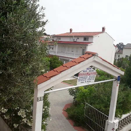 Spacious In With Private Garden