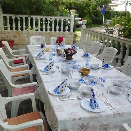 Spacious In With Private Garden Apartment