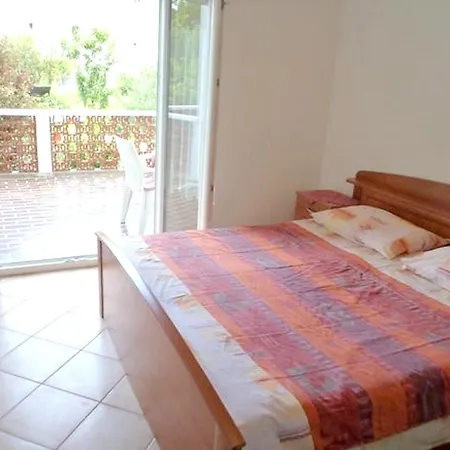 Spacious In With Private Garden *